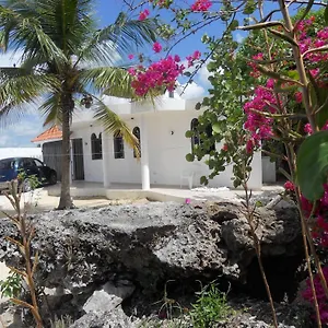 https://guesthouse-villa-la-isla.comcaribbean.com